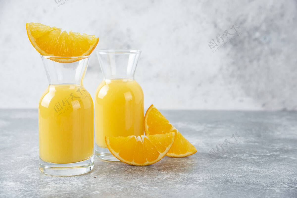 凉一杯果汁加一片橙子多汁美味新鲜
