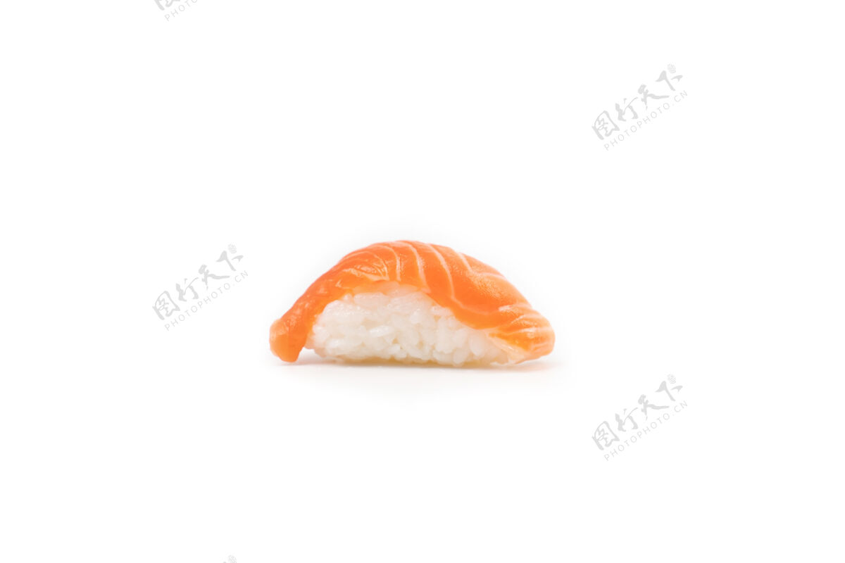 大米一个孤立的鲑鱼寿司剖面图美味亚洲卷