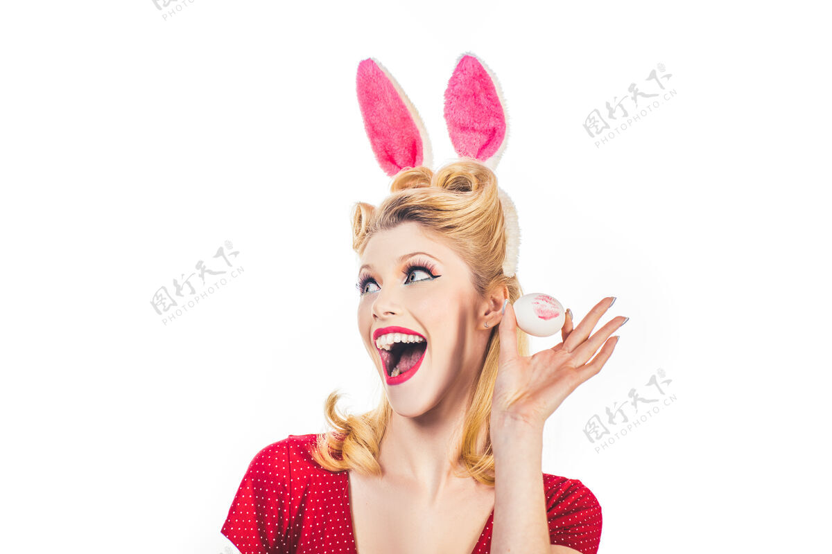 天复活节女人女人戴着复活节兔子的面具 看起来很性感热家庭女人