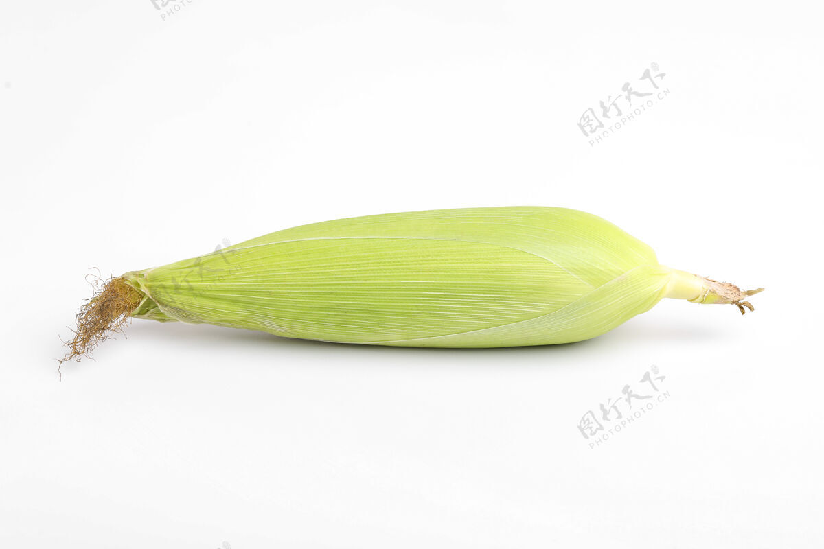 谷物玉米芯 白色表面有绿叶对角线膳食营养