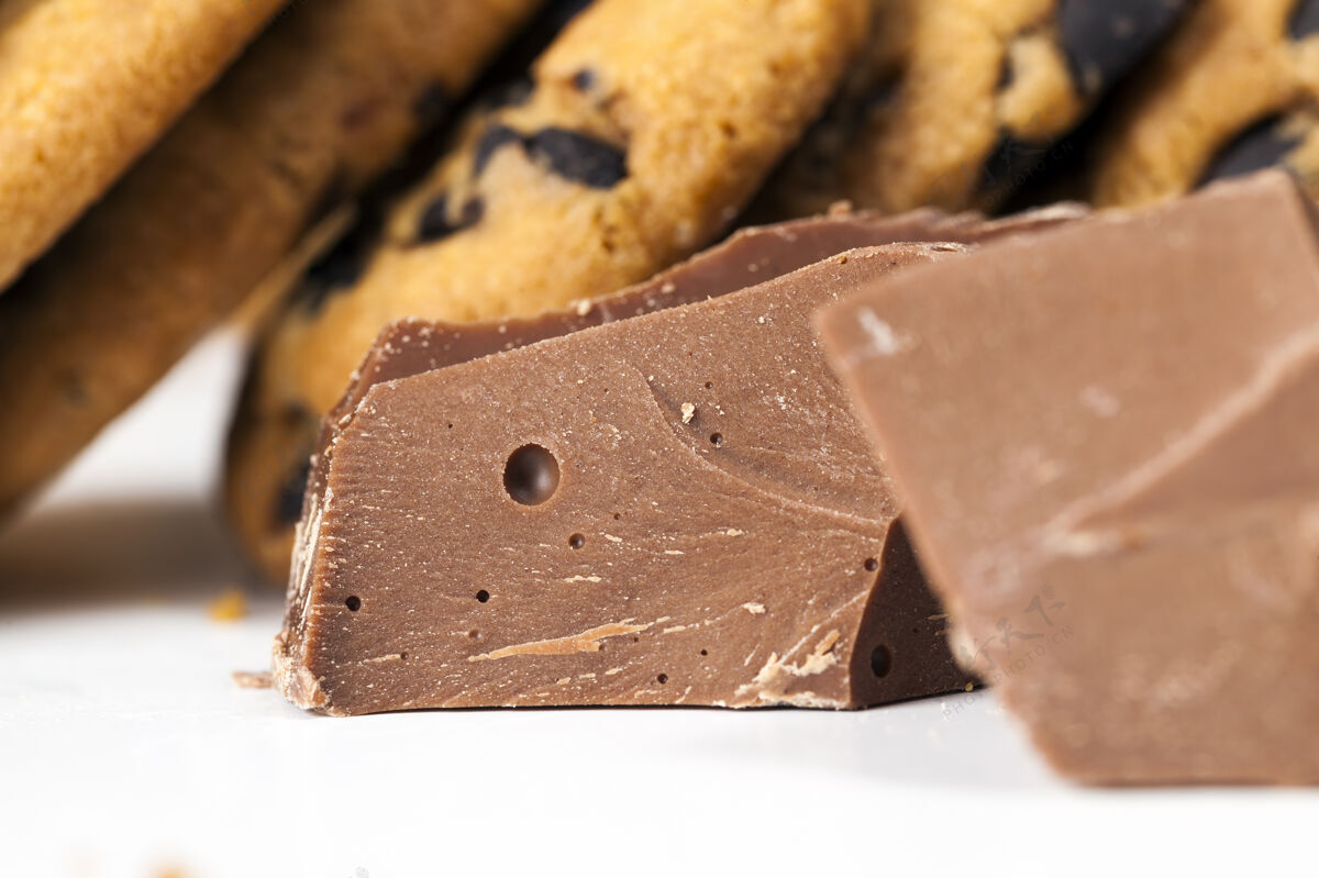 肥肉大块的甜巧克力和饼干 里面有大块的巧克力作为馅料面包房自制细节