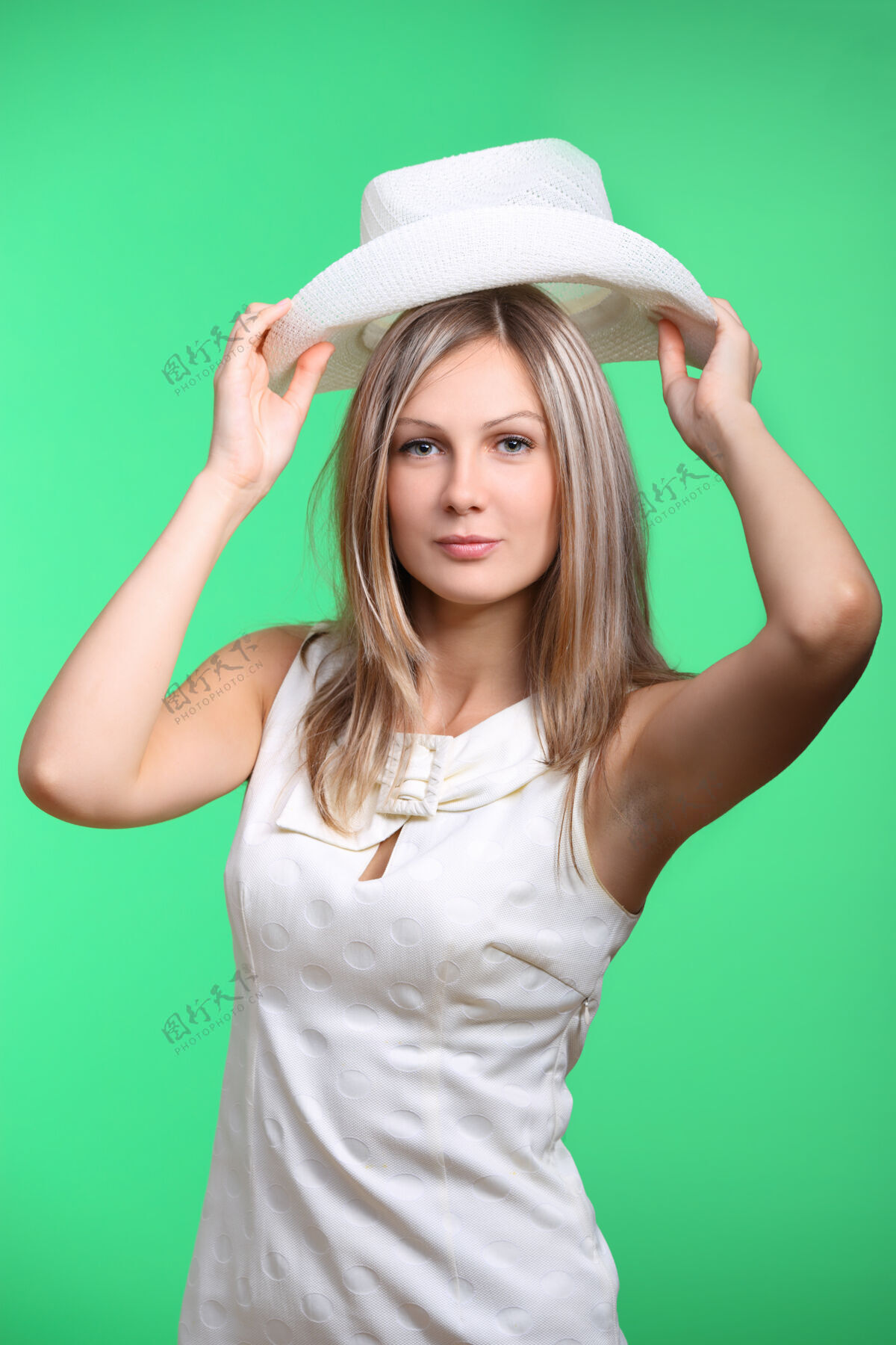 女性戴帽子的漂亮女孩在摄影棚摆姿势人女性风景
