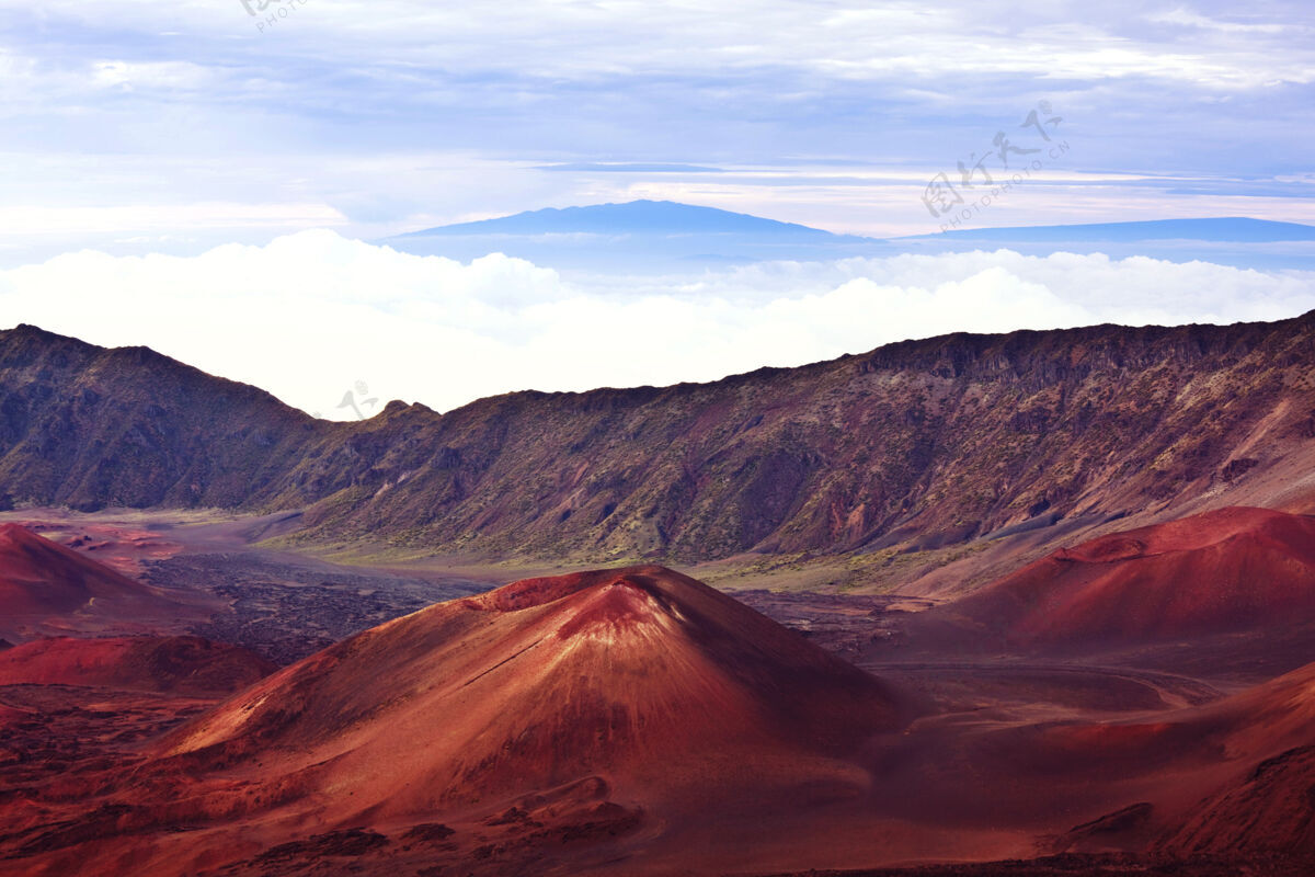 人夏威夷莫纳凯亚的日落山目的地山顶