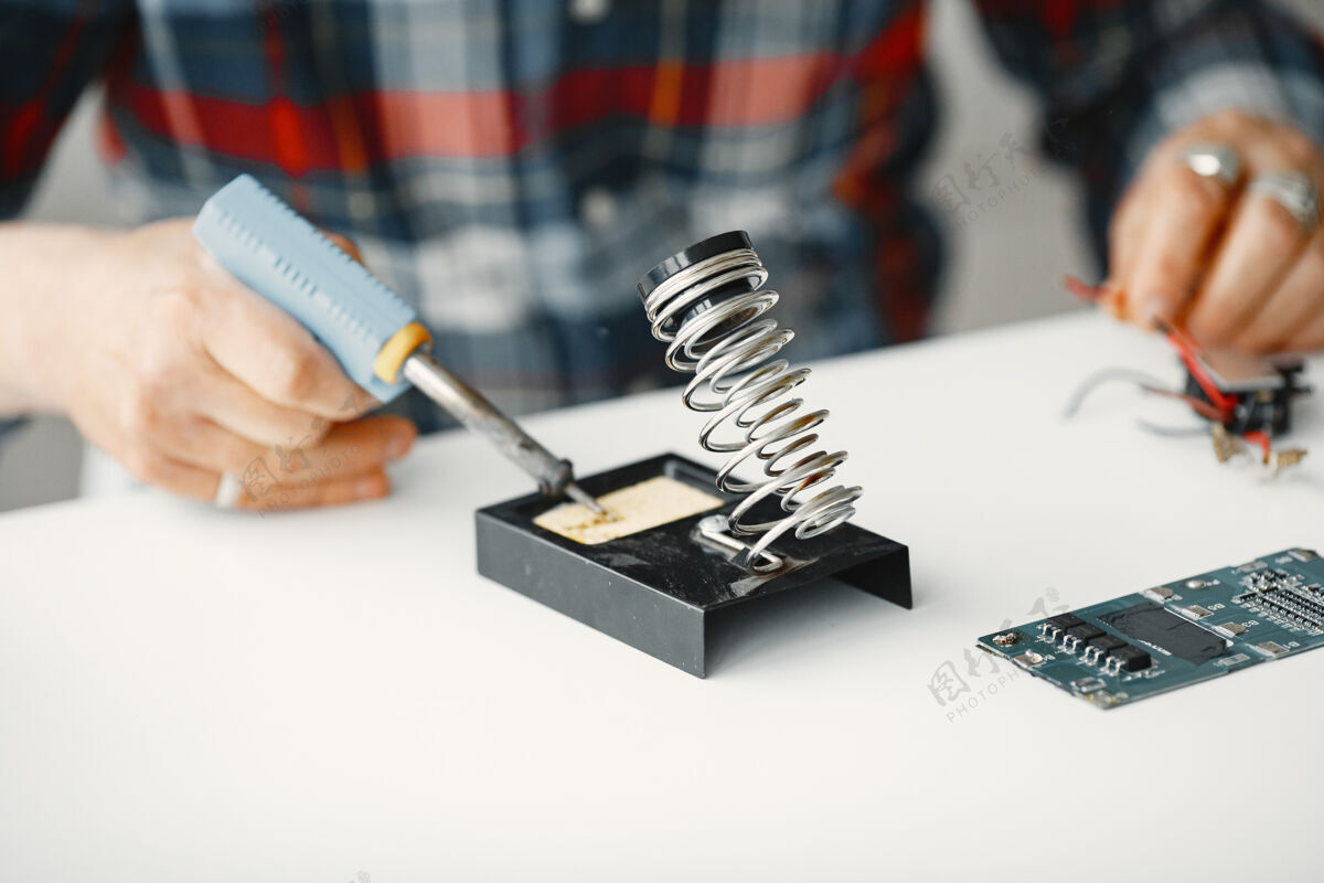 测试仪高级焊接工 在家工作手机修理工注意