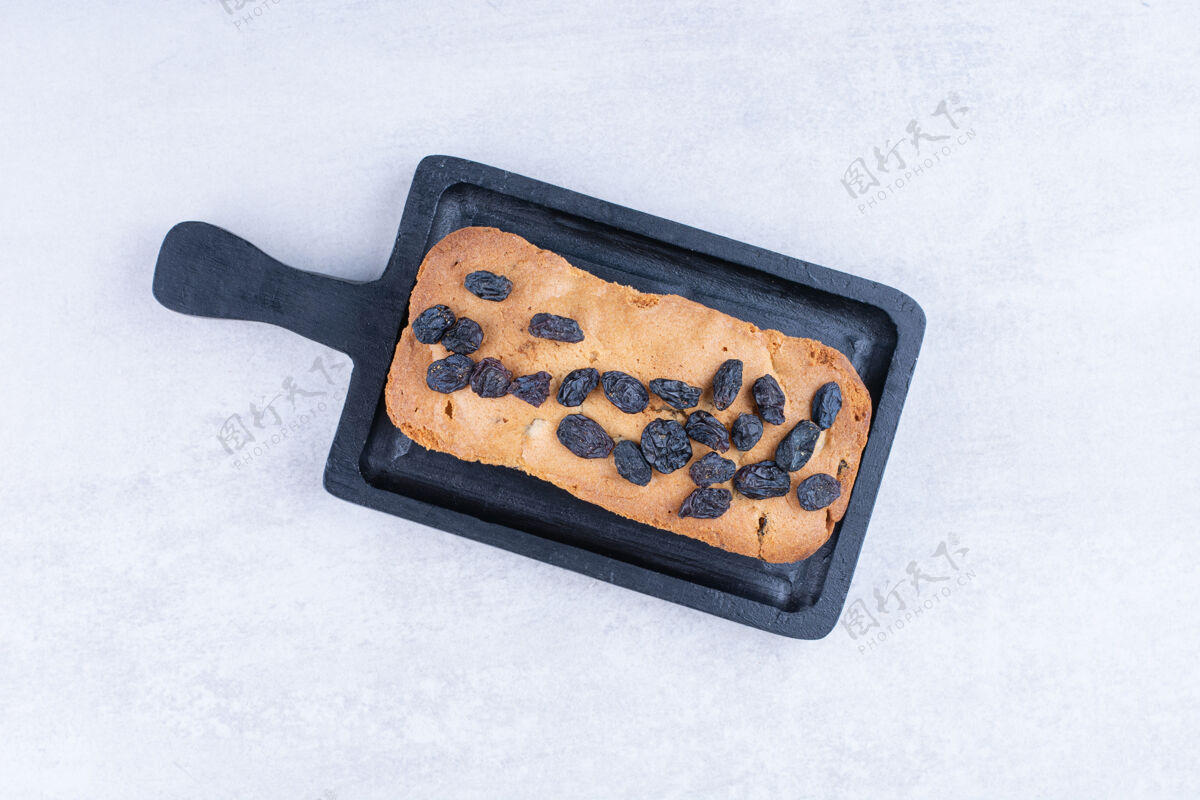 木材黑板葡萄干甜面包砧板美味面包房