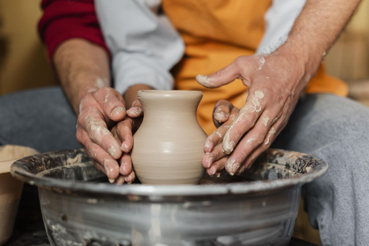 创意闭上双手做陶器创作水平生活方式