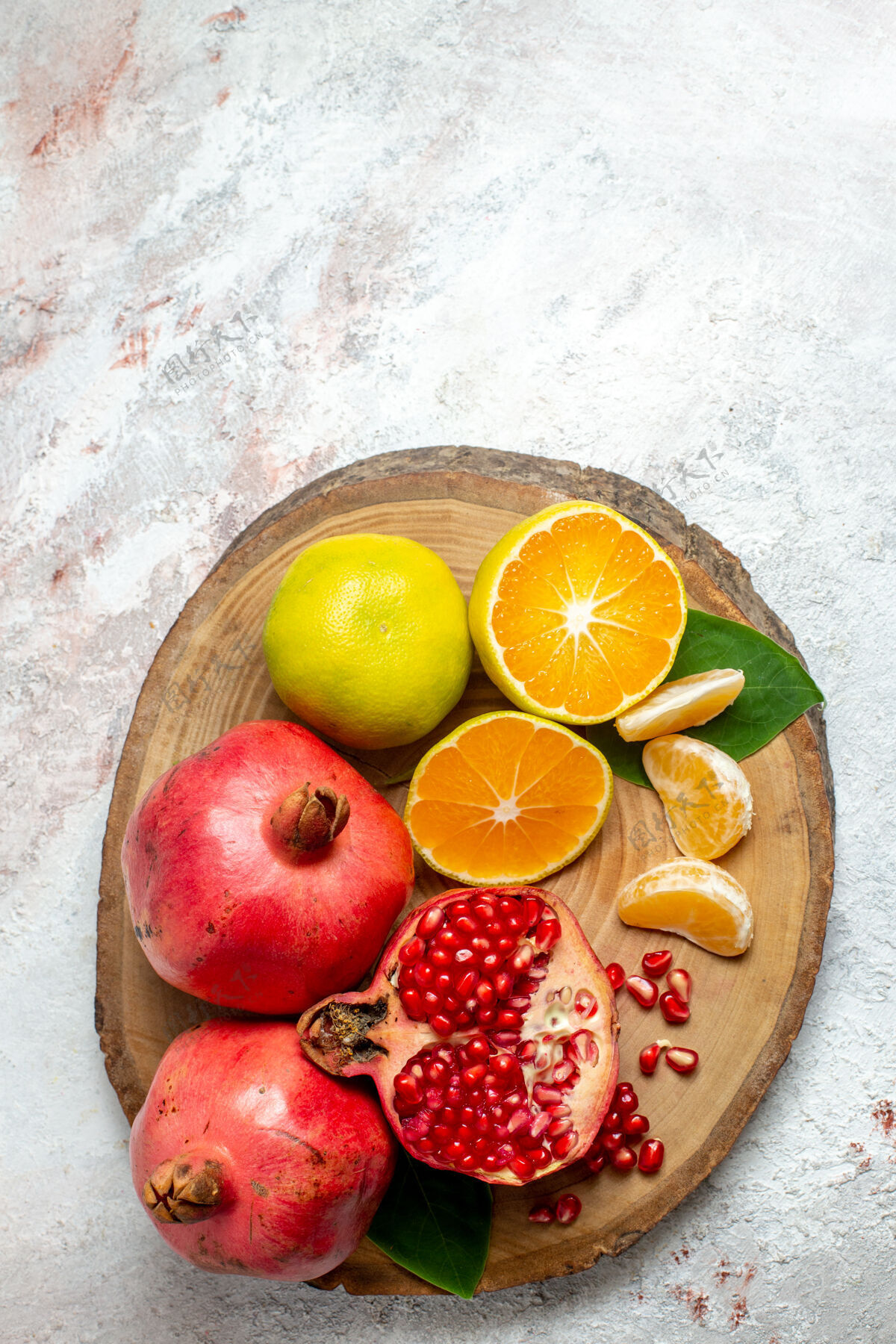 柑橘顶视图橘子和石榴鲜嫩醇厚 水果背景为白色 果树颜色健康清新柠檬农产品顶部