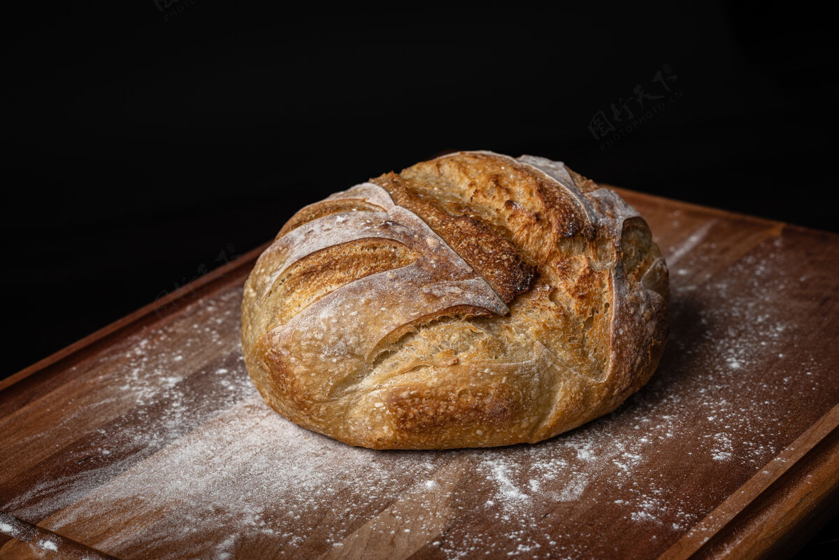 糕点自制的酸面包新鲜乡村面包