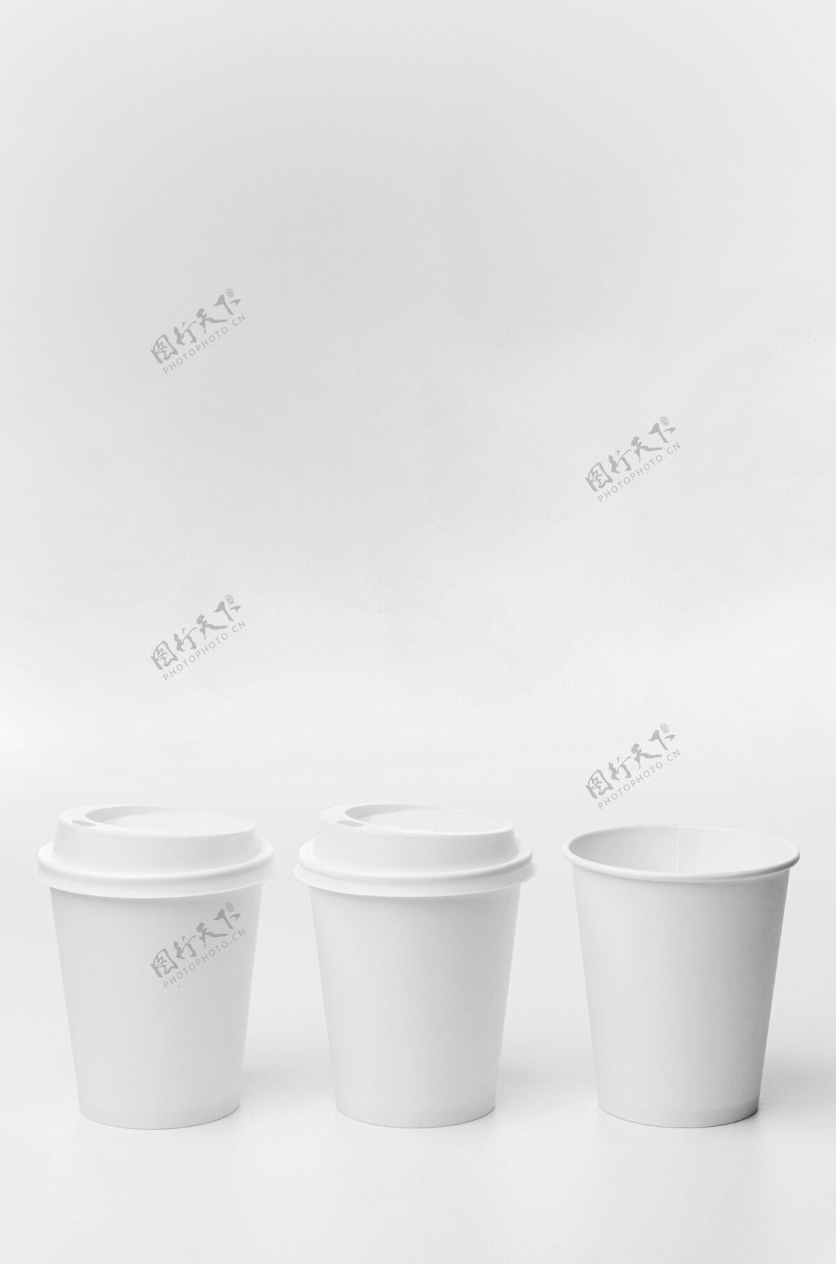 咖啡模型桌上有咖啡模型的塑料杯品牌商标咖啡杯