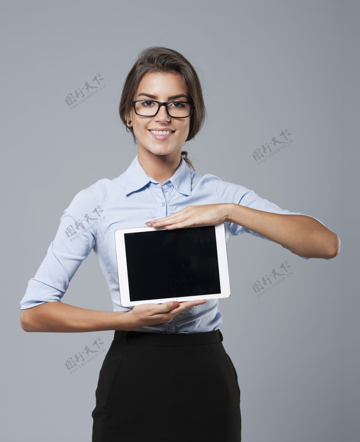 数字平板电脑好的产品介绍是关键商业女人牙齿微笑携带