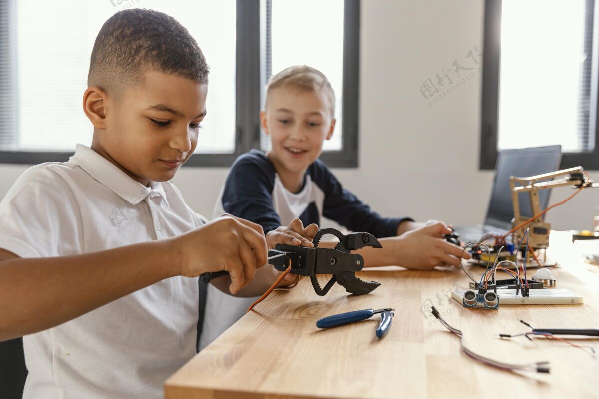 孩子儿童制造机器人工艺男孩组件