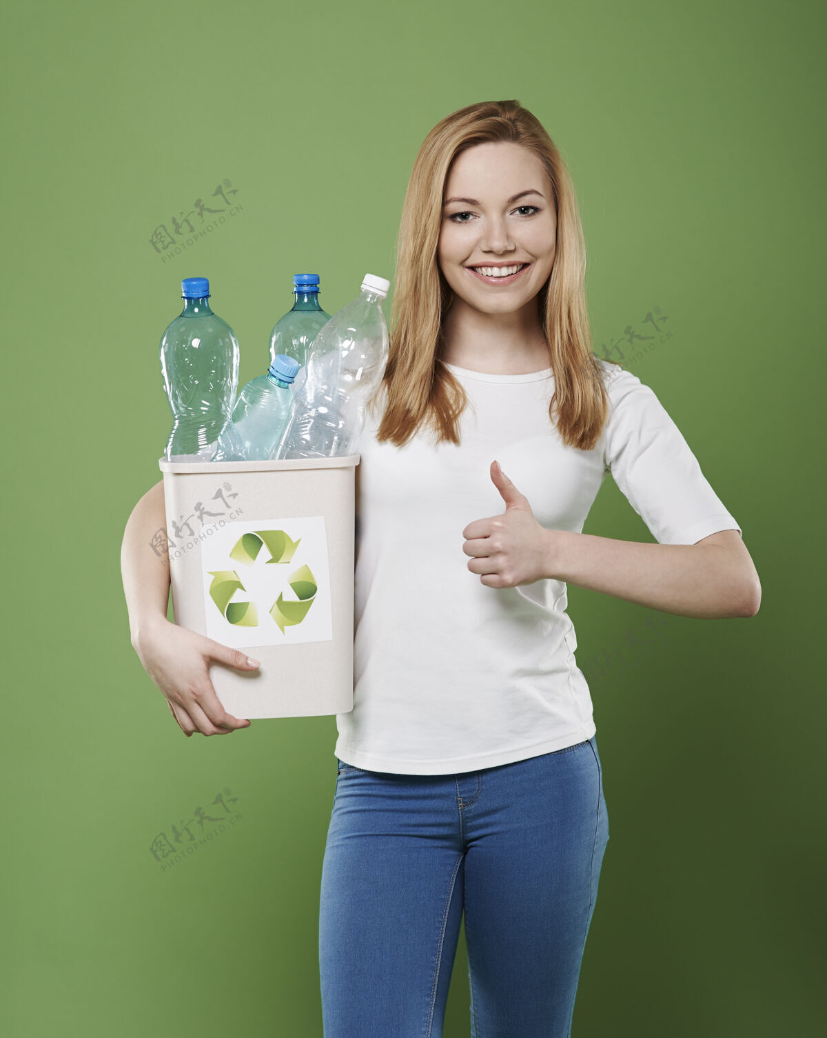 回收帮助你的世界 开始回收利用支持保护瓶子