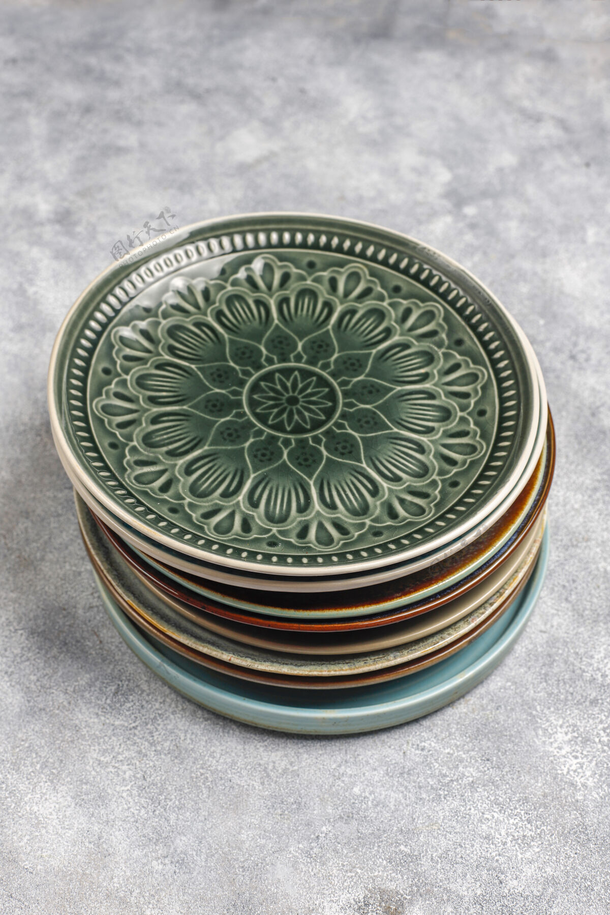 空不同的陶瓷空盘子和碗餐具圆形圆形