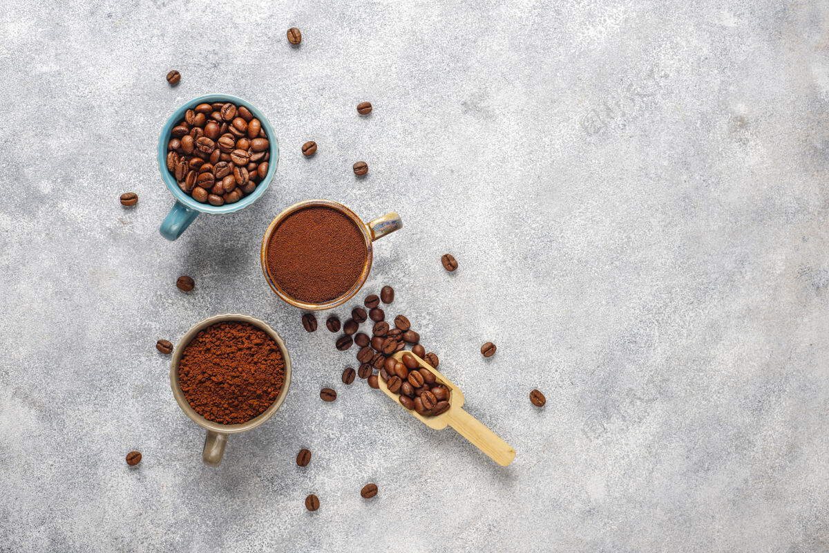 整个咖啡豆和磨粉摩卡咖啡新鲜乡村