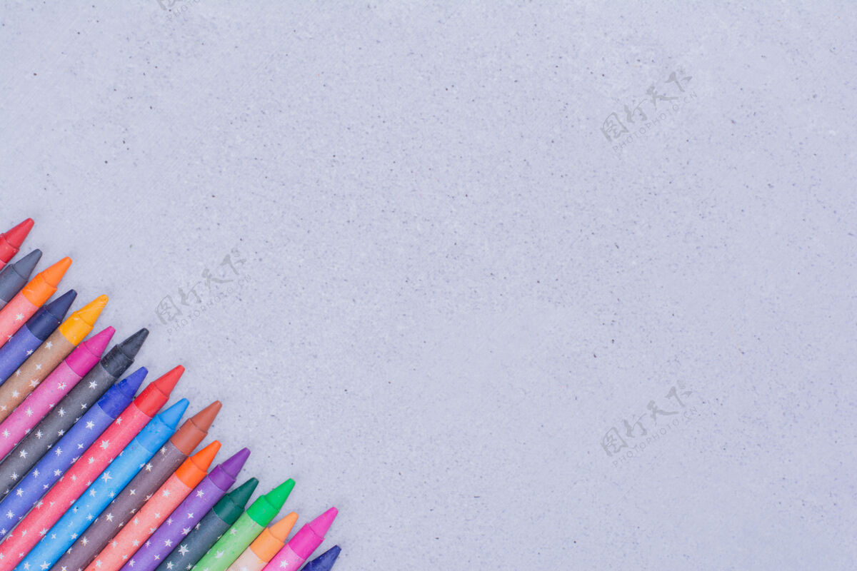 学习彩色蜡笔或灰色铅笔壮观构图教育