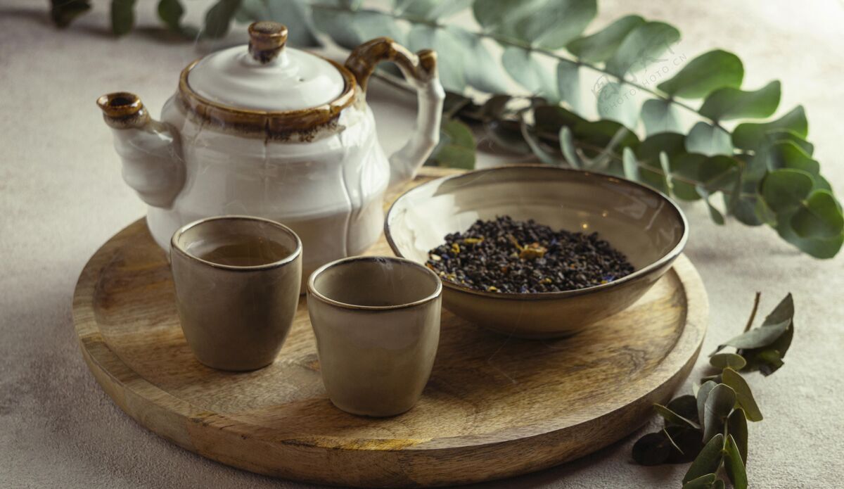 杯子美味的热茶和草药分类饮料天然