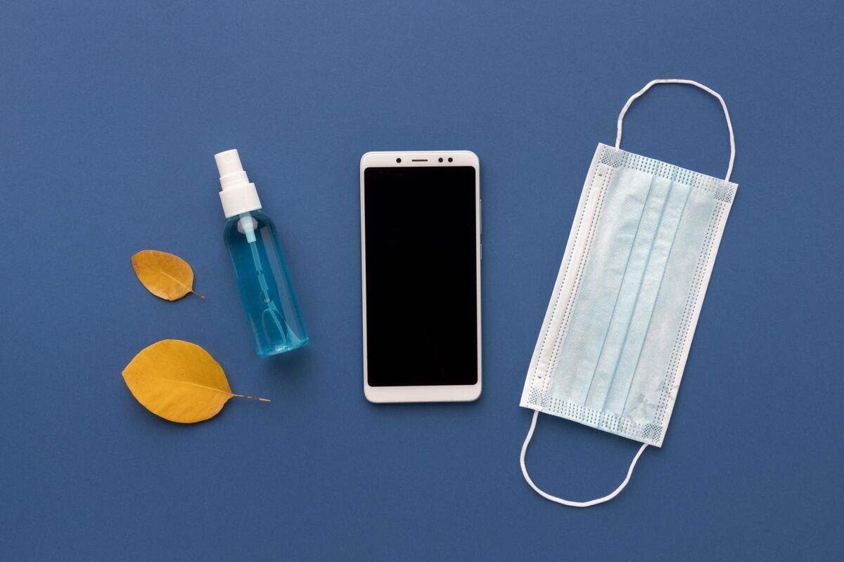 Covid19带智能手机和洗手液的平板医用面膜平板安全视图