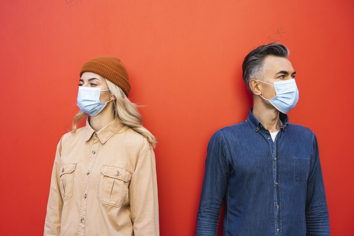 社会戴着面具的男人和女人的正面图视野病毒前方