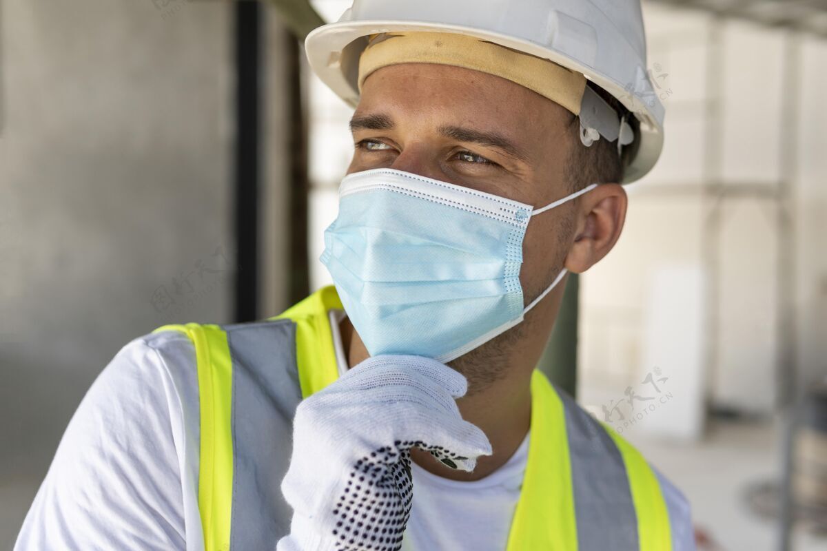 工人正面图施工人员穿戴防护装备工业工具建筑